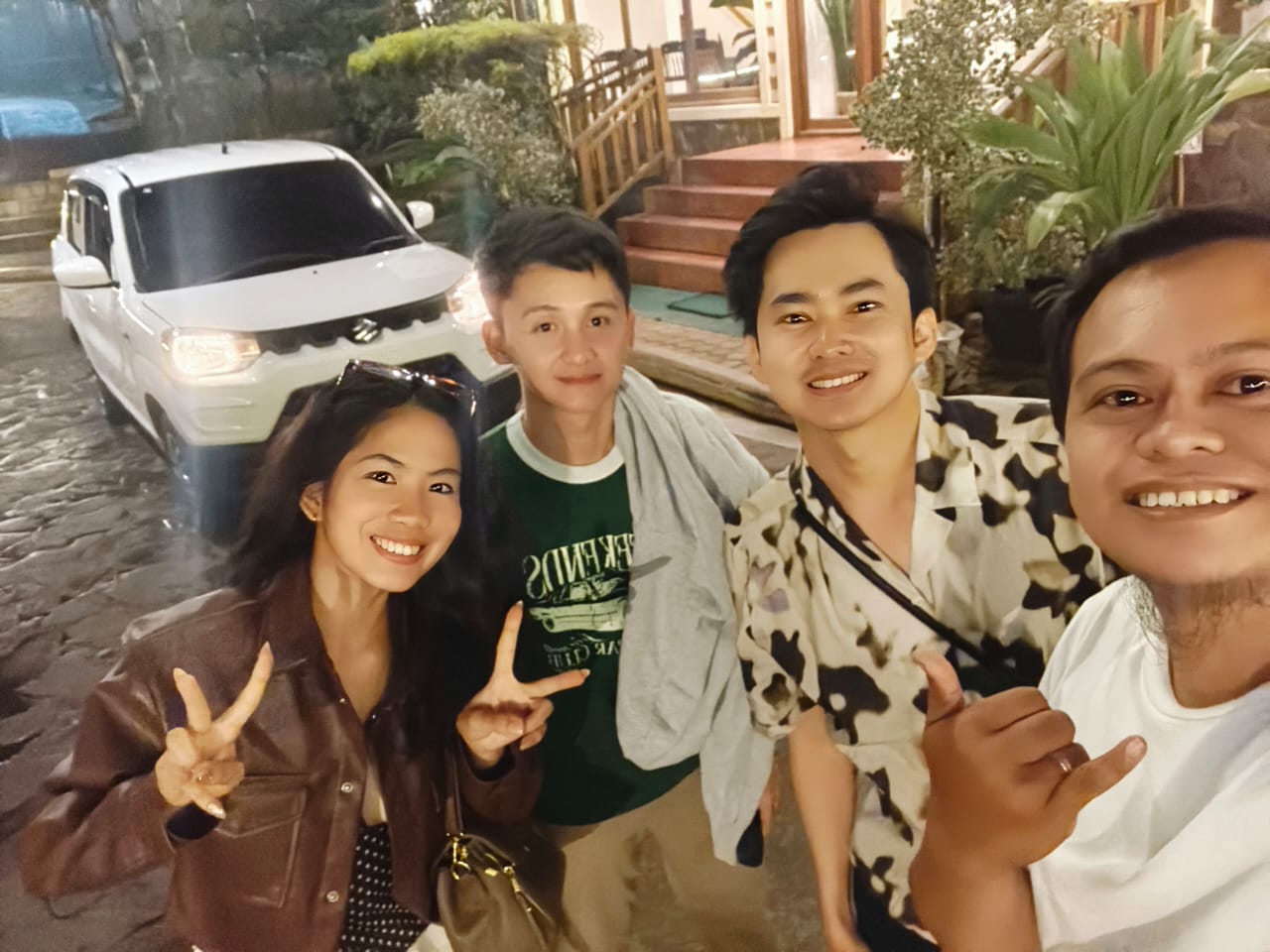 Tour group with Suzuki Spresso